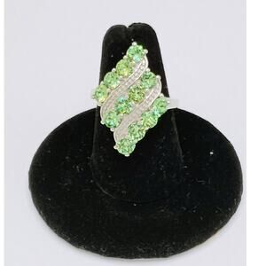 Karis STS Peridot Crystal Ring Size 7 Illusion Setting